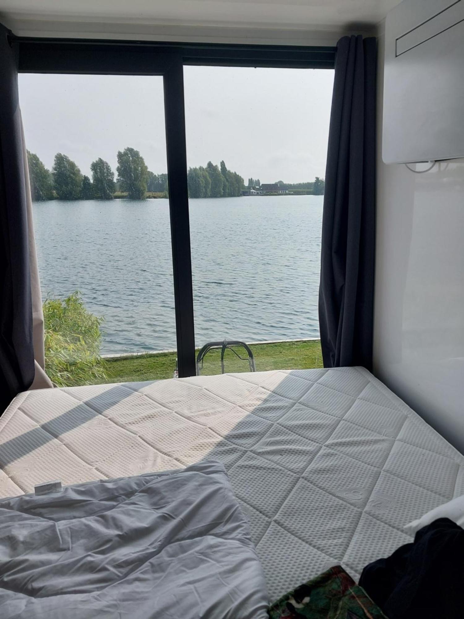 Lakeside Holiday home *